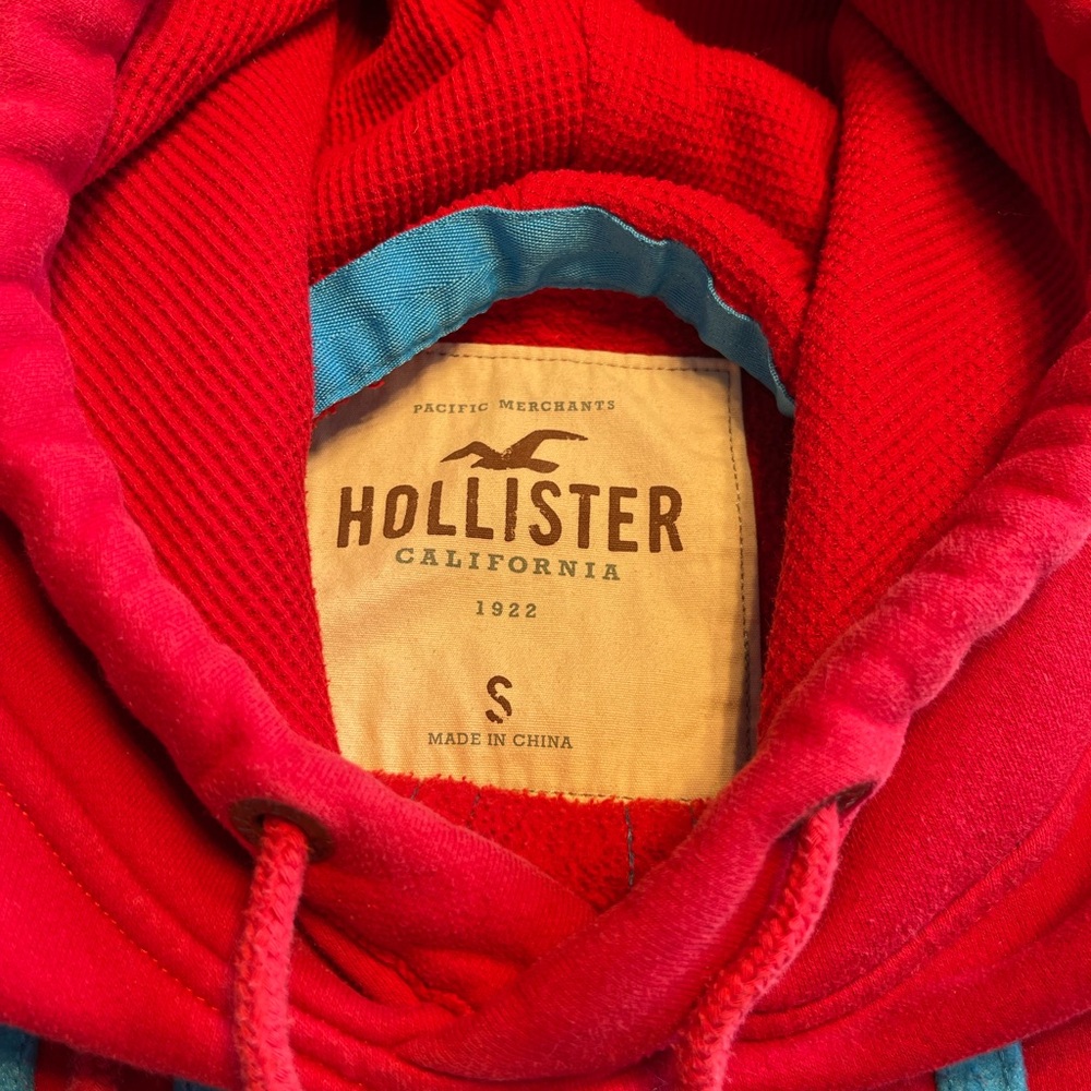 Hollister - Cherry Red Logo Hoodie - Picture 3 of 5
